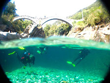 Flusstauchen Valle Verzasca im Tessin
  ‣Ideal für Tauchausbildung, Kombinieren wir gerne mit unserem AOWD Kurs

    Hier machen wir mit unseren